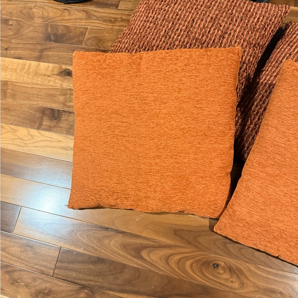 4 Beautiful Fall plush throw pillows. Rust/Orange colors. Great condition. - Picture 3 of 12